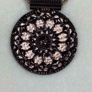 VINTAGE HEIDI KLUM WILDLIFE ROUND PENDANT NECKLACE LONG